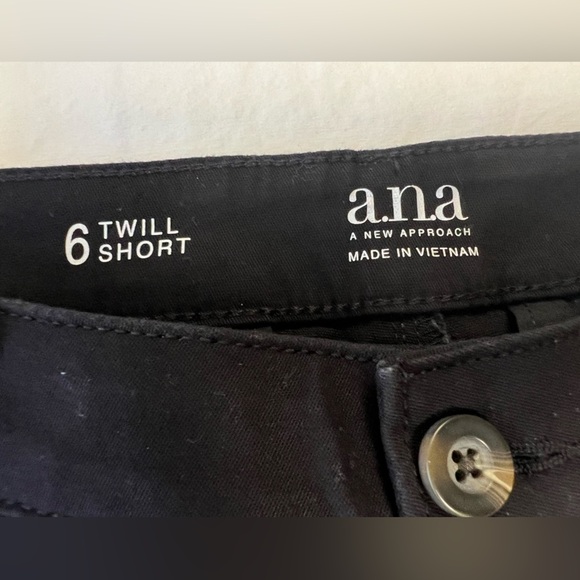 A.N.A. TWILL SHORTS. BLACK SIZE 6
9” RISE. TWO FRONT SLANT POCKETS - Picture 7 of 10